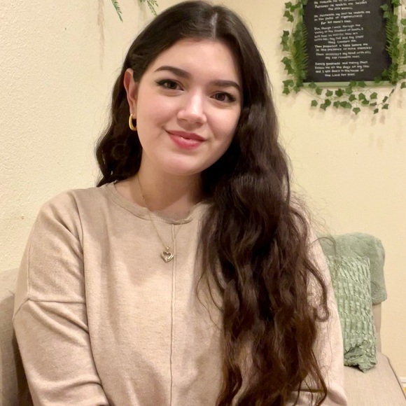 Meet your Posher, Laura - Picture 2 of 2